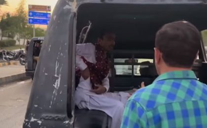 ثقافتي ڏهاڙي تي نوجوان کي اڻوڻندڙ لفظ چوندڙ شخص معافي وٺي ڇڏي