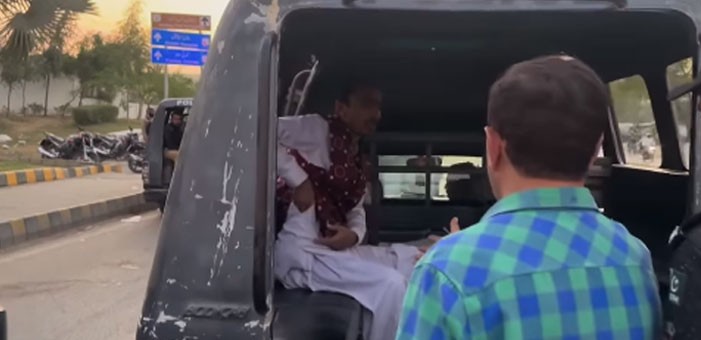 ثقافتي ڏهاڙي تي نوجوان کي اڻوڻندڙ لفظ چوندڙ شخص معافي وٺي ڇڏي